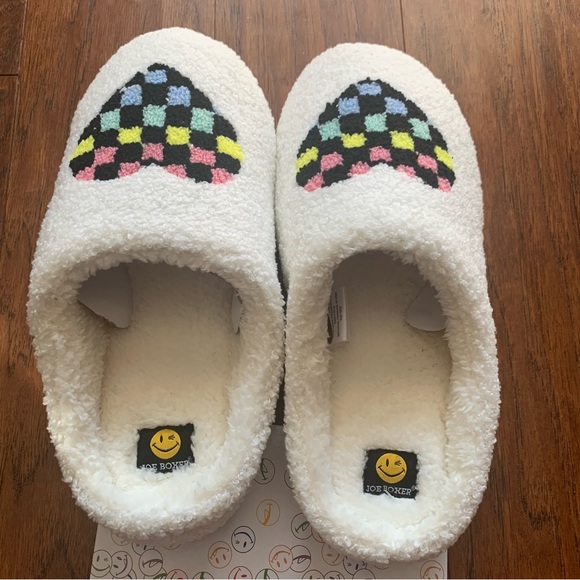 Rainbow Heart Check Slippers - Various Sizes - Picture 5 of 6